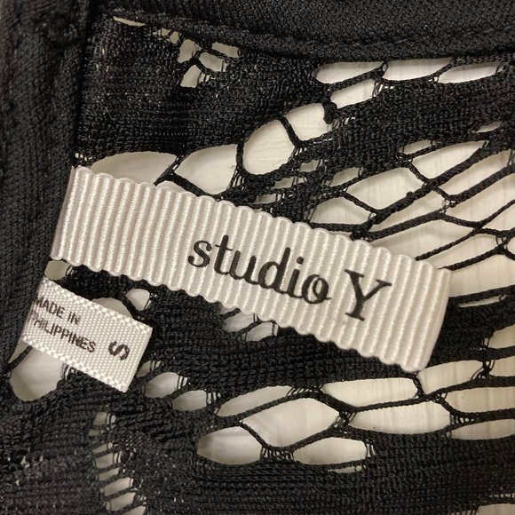 Studio Y Black Lace Tank w/Keyhole Button Closure S - Picture 3 of 7